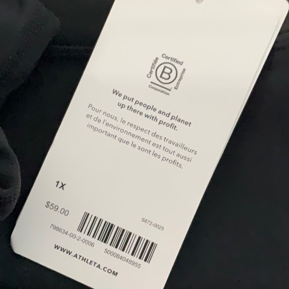 NWT Athleta Transcend 7" Short in Black - Picture 12 of 12